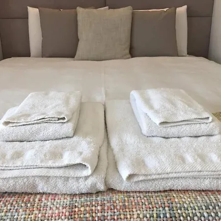 Estoril Beach House Sea View & 1Min Walk To Beach 아파트 *