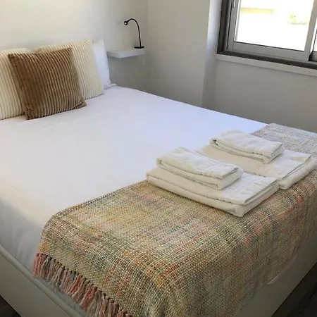 Estoril Beach House Sea View & 1Min Walk To Beach 아파트 에수투릴