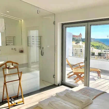 Estoril Beach House Sea View & 1Min Walk To Beach 아파트 에수투릴